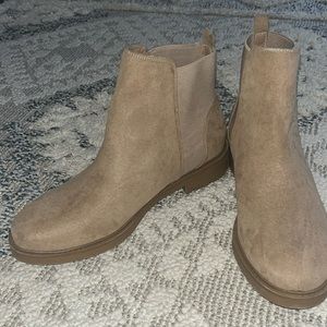 Brand new beige booties